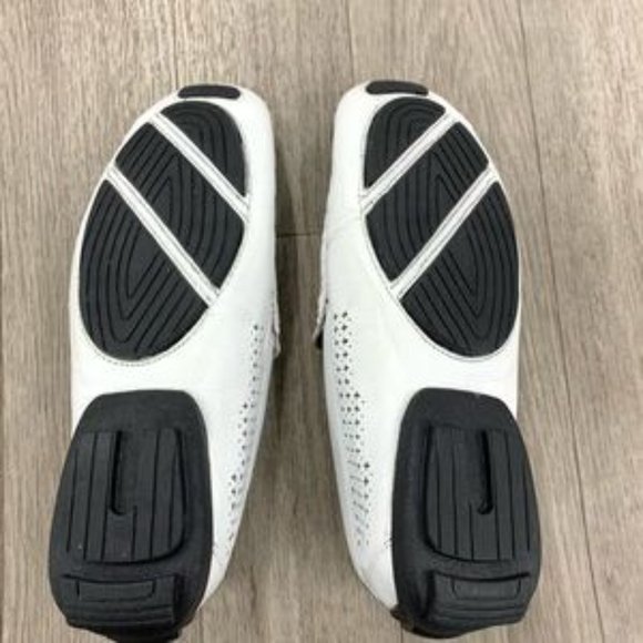 🎉 HP! Trina Turk White Leather Loafers - Picture 2 of 4